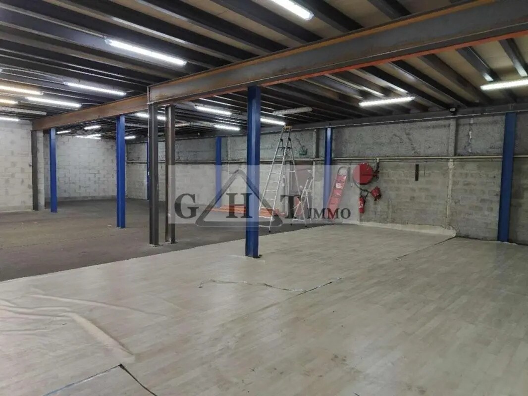 Industrial in La Courneuve to rent Interior Photo- Image 1 of 6
