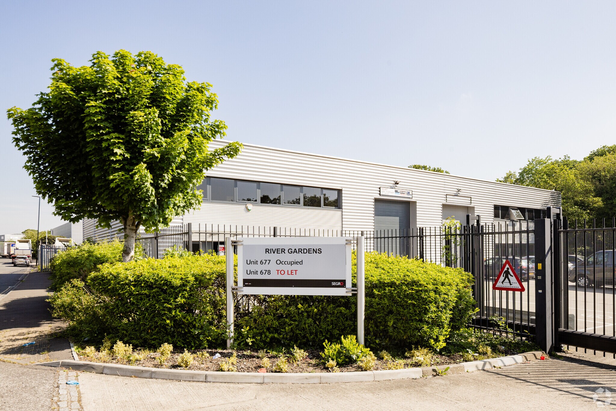 677-678 River Gdns, Feltham to rent Primary Photo- Image 1 of 2