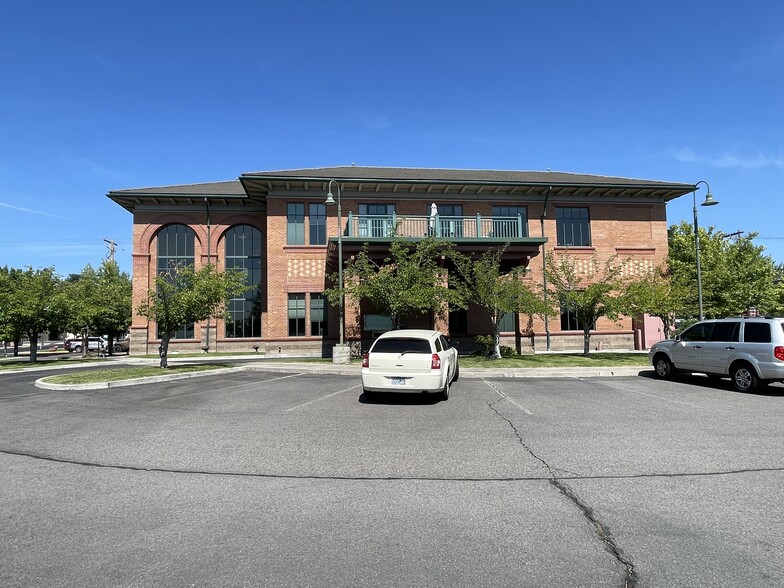 300 Klamath Ave, Klamath Falls, OR for sale - Building Photo - Image 1 of 1