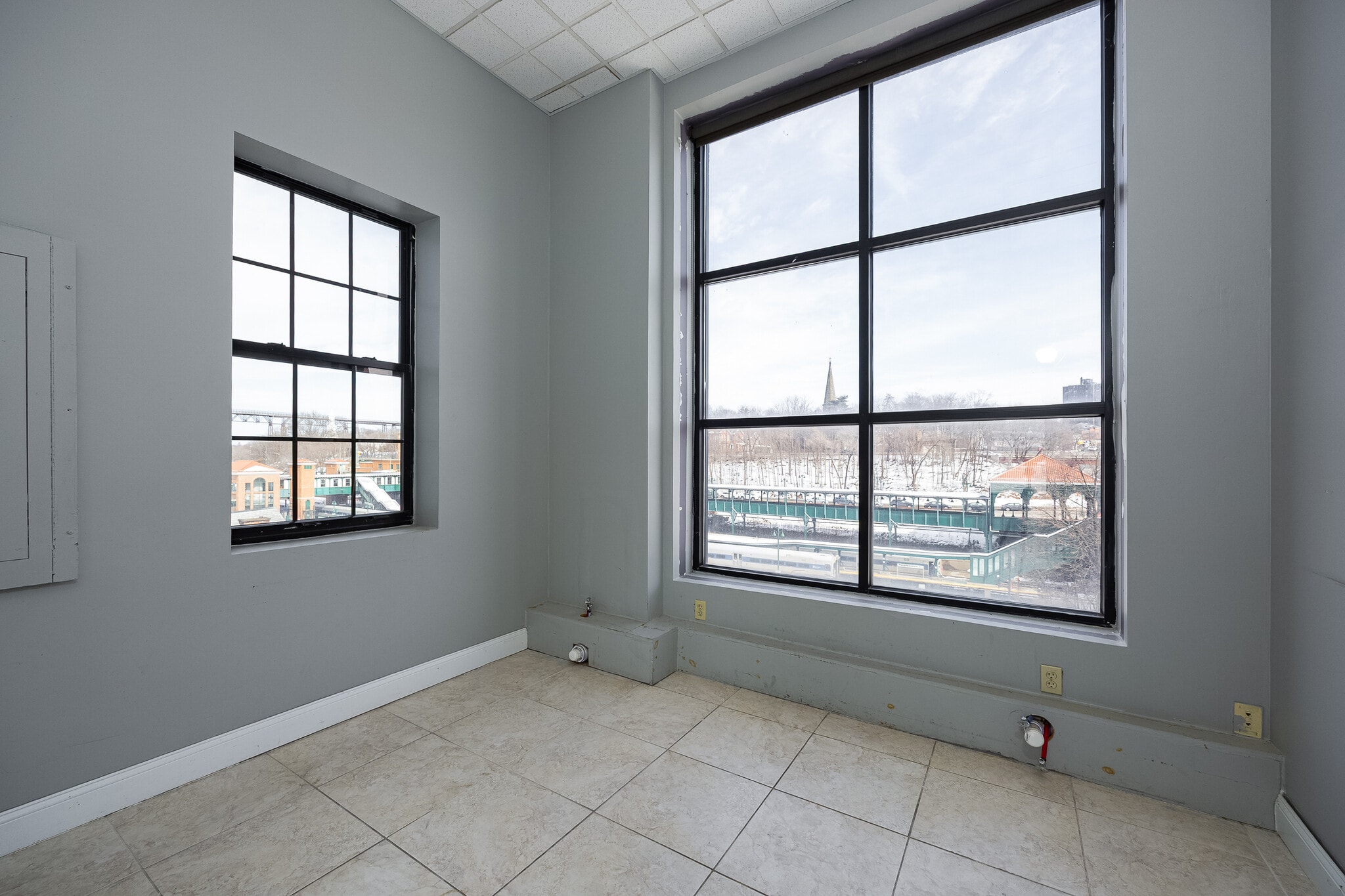 35 Main St, Poughkeepsie, NY to rent Interior Photo- Image 1 of 6