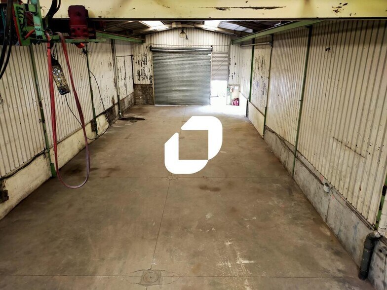 Light Industrial in Noisy Le Sec to rent - Interior Photo - Image 2 of 7