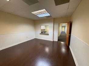 10700 Medlock Bridge Rd, Duluth, GA for rent Building Photo- Image 2 of 5