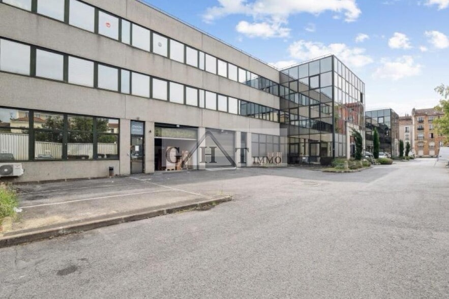 Industrial in Ivry-sur-Seine to rent - Building Photo - Image 2 of 4
