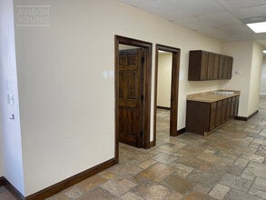 3712-3728 Vineland Rd, Orlando, FL to rent Interior Photo- Image 1 of 10