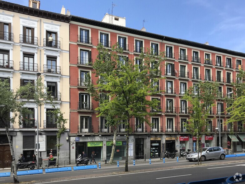 Office in Madrid, Madrid to rent - Building Photo - Image 1 of 1