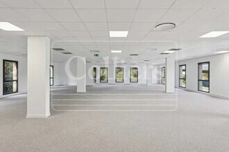 Office in Aix-en-Provence to rent Building Photo- Image 2 of 3