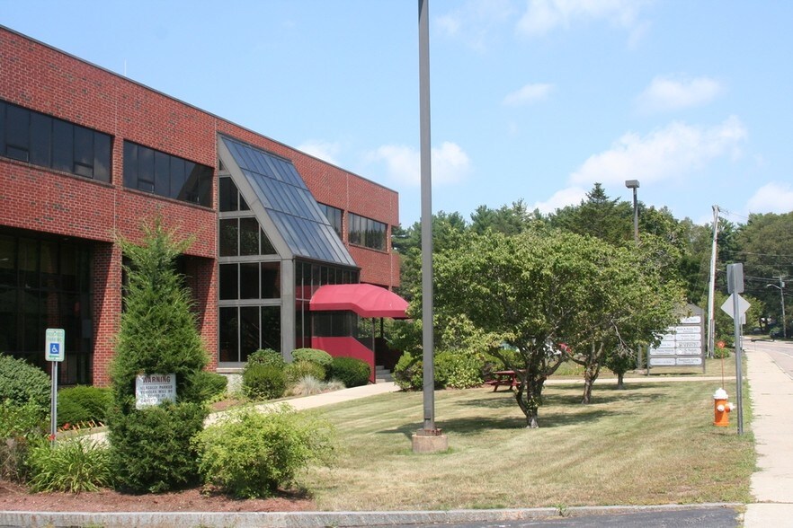 38 Pond St, Franklin 02038 UK