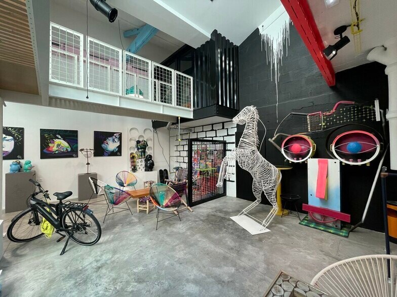 Office in Lyon for sale - Building Photo - Image 1 of 7