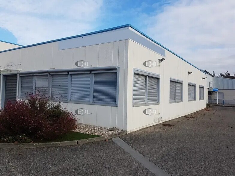 Light Industrial in Beynost to rent - Building Photo - Image 2 of 11