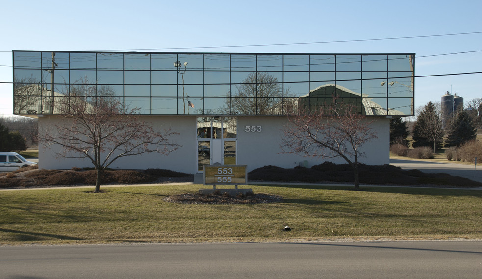 553 S Industrial Dr, Hartland, WI for sale - Building Photo - Image 1 of 1