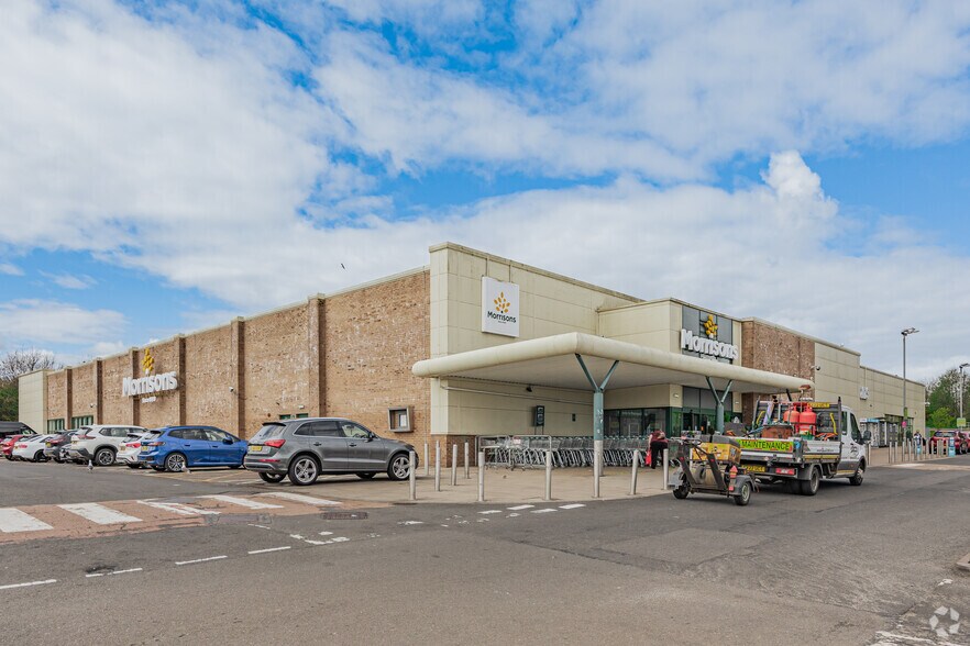 30 Bridgwater Pl, Erskine for sale - Primary Photo - Image 1 of 2