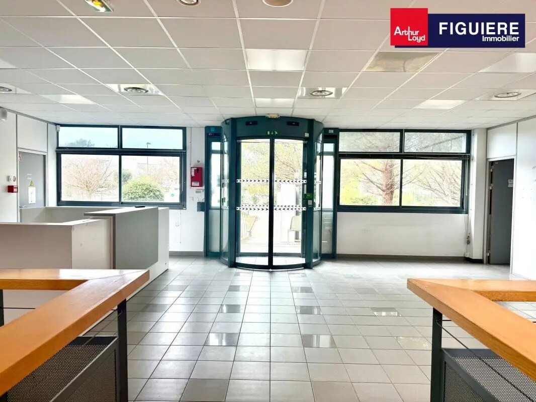 Office in Aix-en-Provence to rent Primary Photo- Image 1 of 3