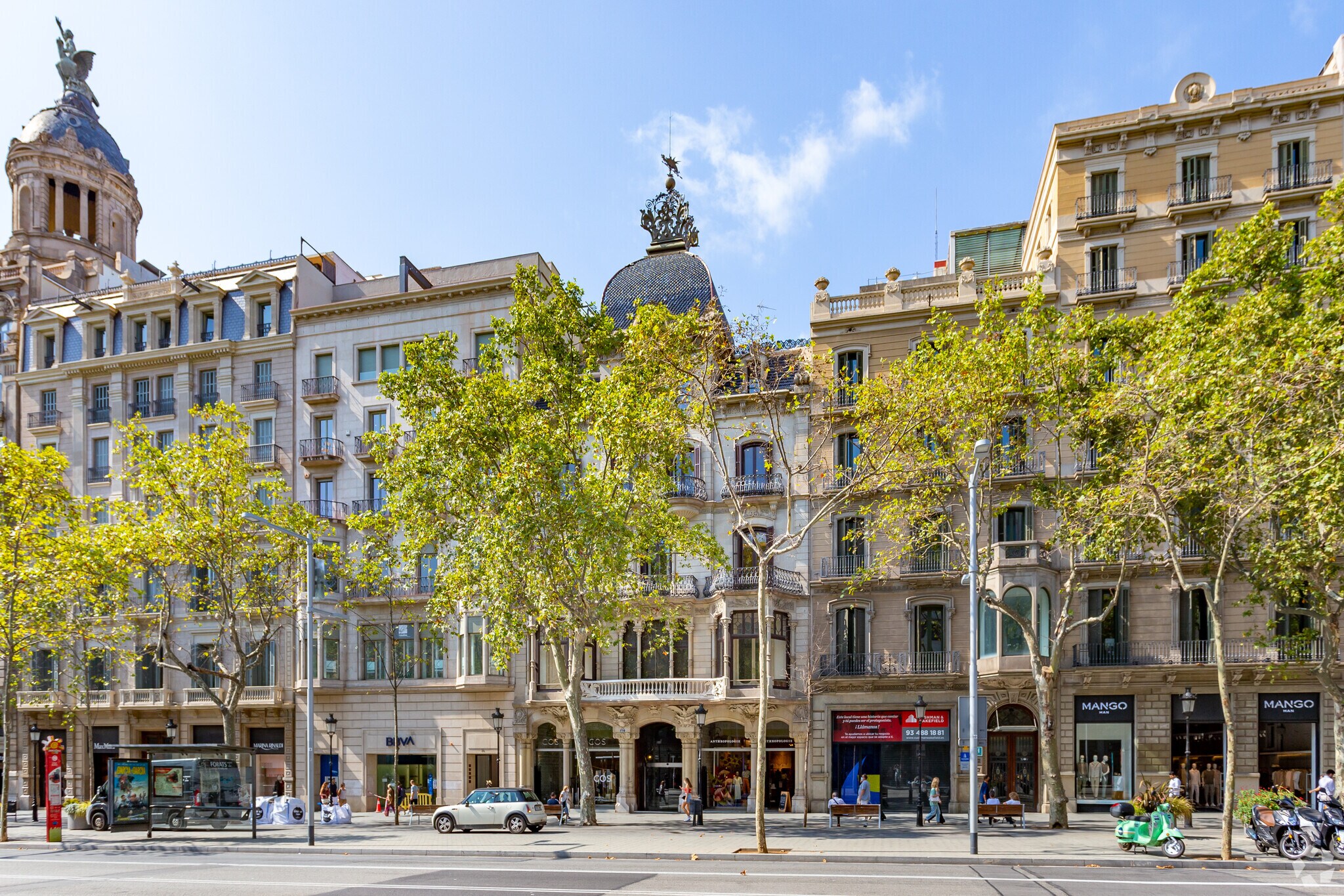 Retail in Barcelona, Barcelona for sale Primary Photo- Image 1 of 5