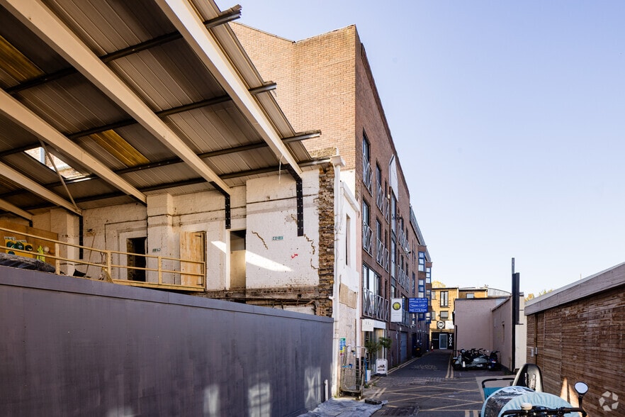 19 Heathmans Rd, London to rent - Building Photo - Image 2 of 6