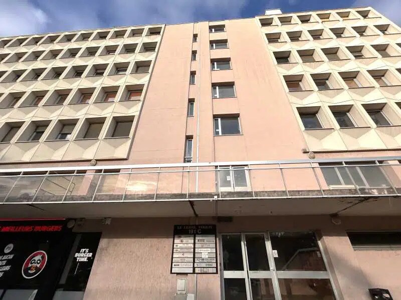 Office in Bron for sale Building Photo- Image 1 of 7