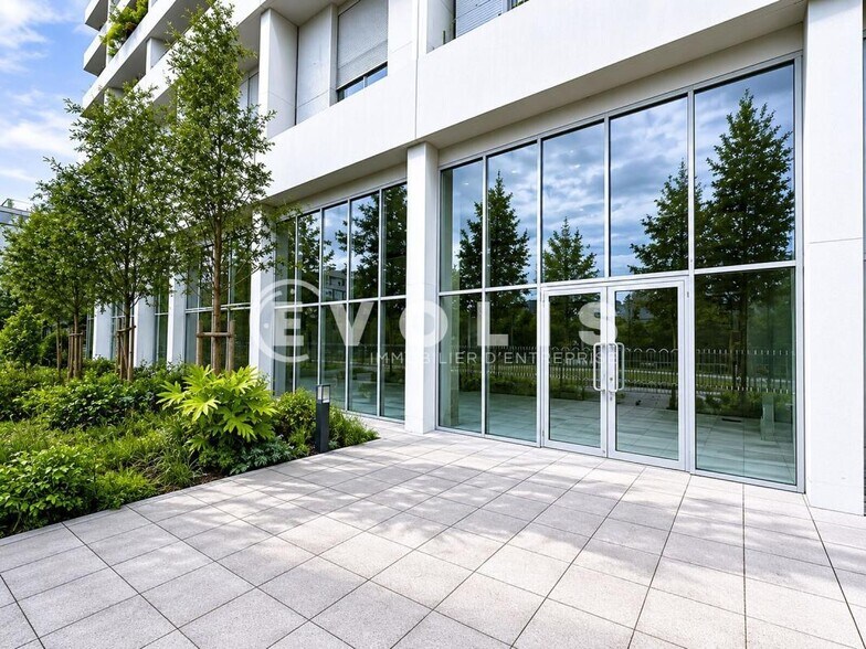 Office in Ivry-sur-Seine to rent - Building Photo - Image 1 of 7