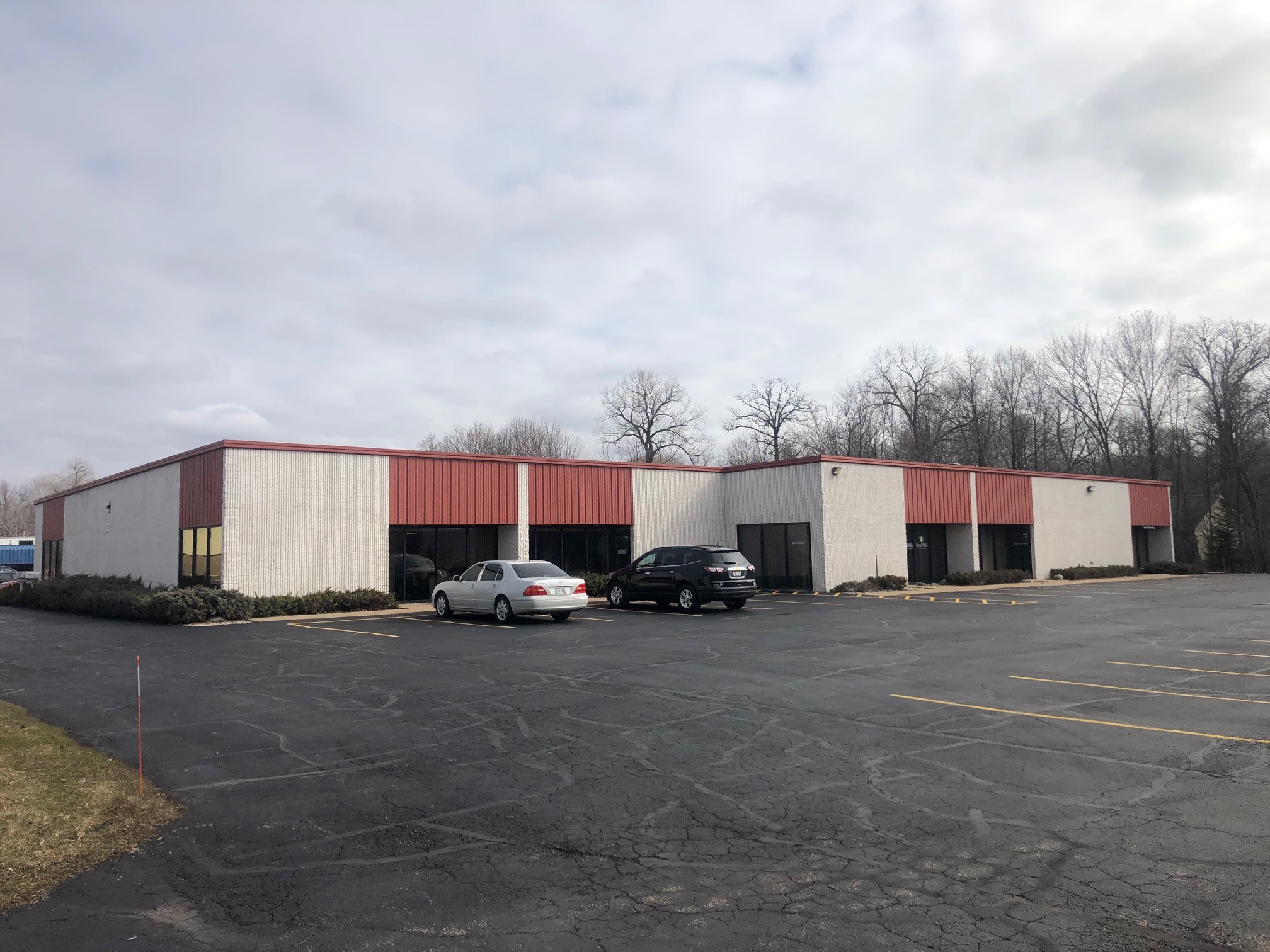 2416 Industrial Dr, Neenah, WI for rent Building Photo- Image 1 of 2