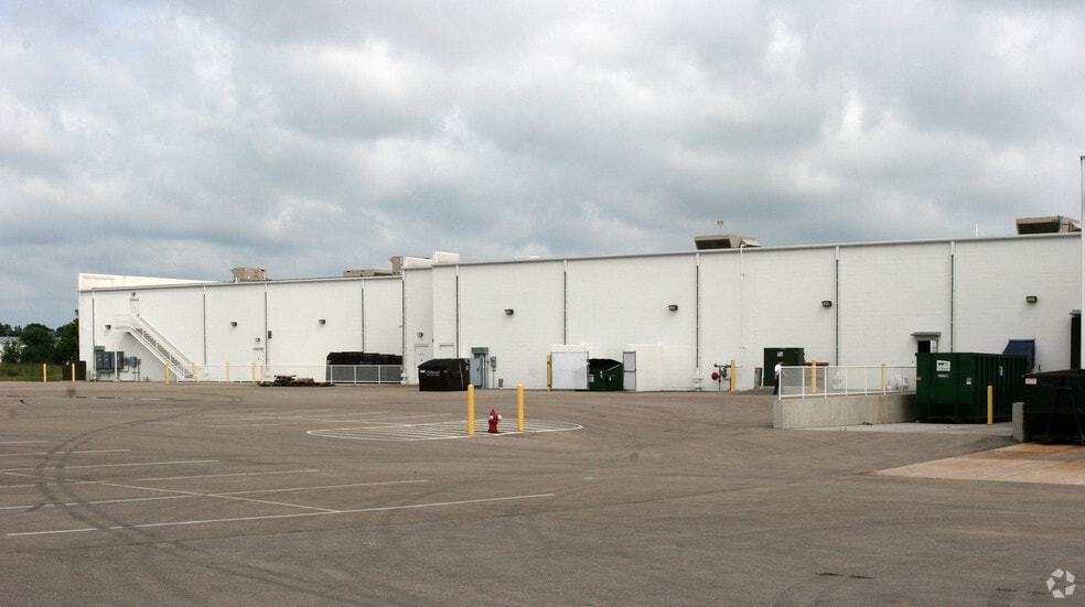 4275 Lien Rd, Madison, WI to rent - Building Photo - Image 3 of 5