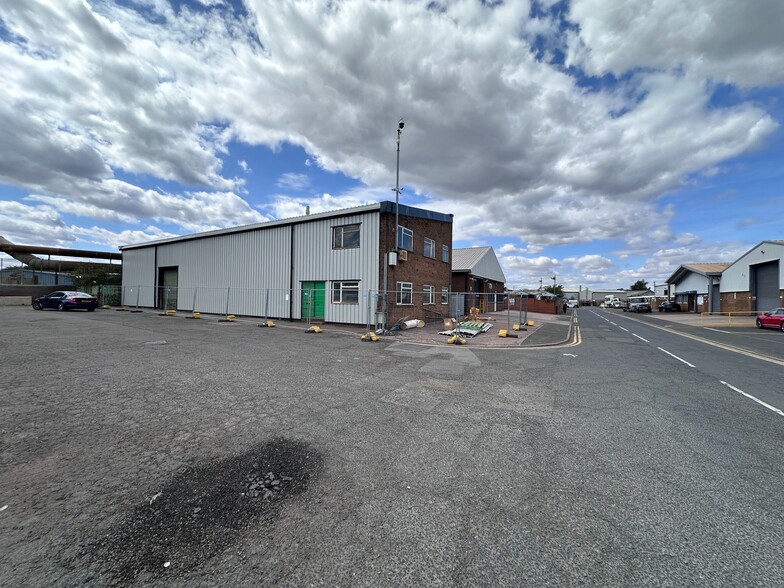 Oldbury Rd, West Bromwich to rent - Building Photo - Image 3 of 4