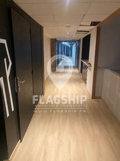 Location Commerce 450 m² - Photo 1