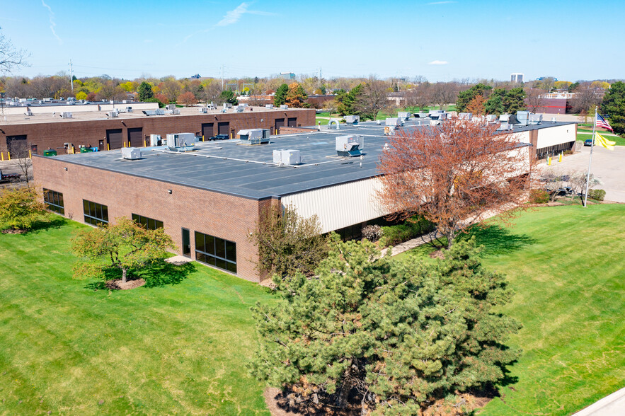 15001 N Commerce Dr, Dearborn, MI for rent - Building Photo - Image 2 of 5