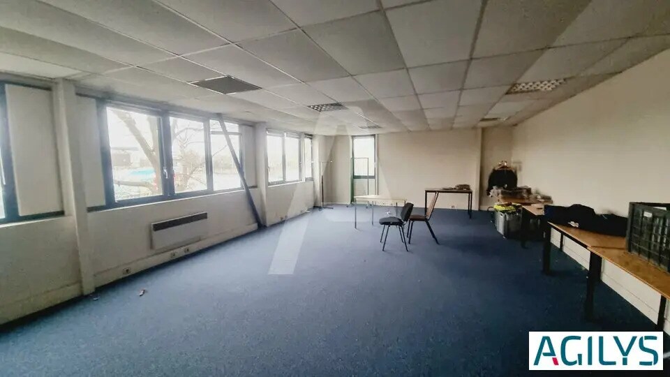 Light Industrial in Fresnes to rent - Interior Photo - Image 2 of 5