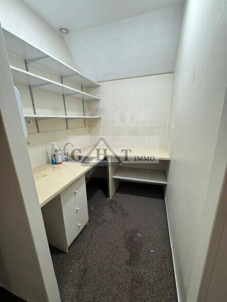 Retail in Vincennes to rent - Building Photo - Image 3 of 4