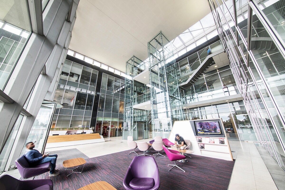 268 Bath Rd, Slough to rent Building Photo- Image 1 of 12