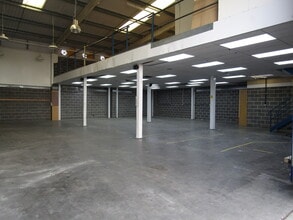 6 Theydon Rd, London to rent Interior Photo- Image 2 of 22