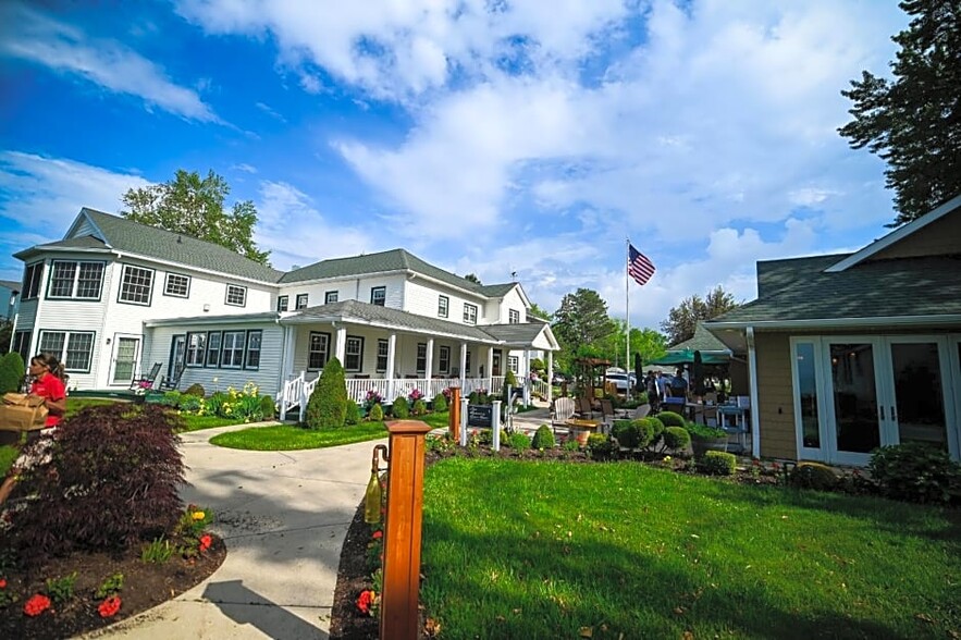 5653 Lake Rd, Geneva, OH for sale - Building Photo - Image 1 of 16