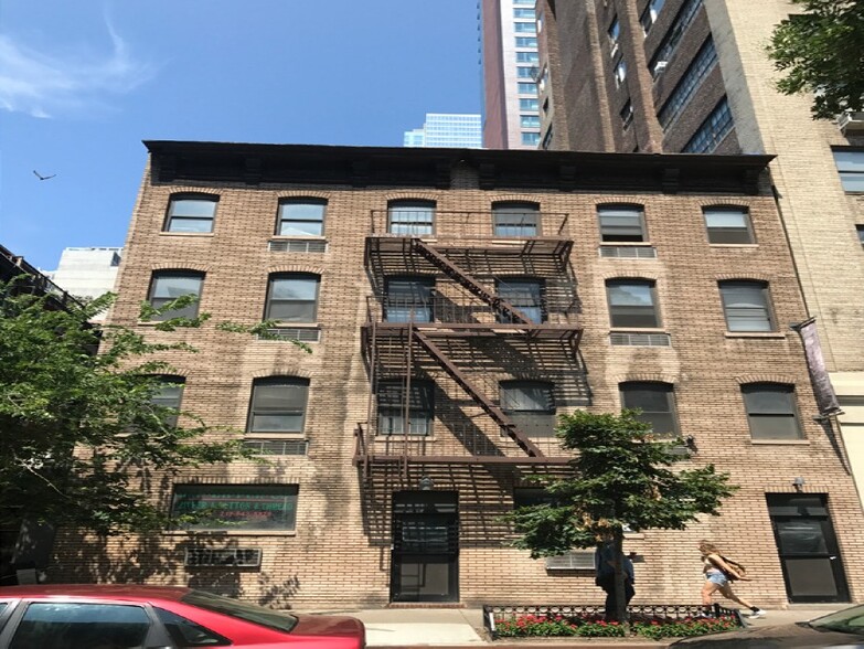 355-357 W 39th St, New York, NY for sale - Primary Photo - Image 1 of 1