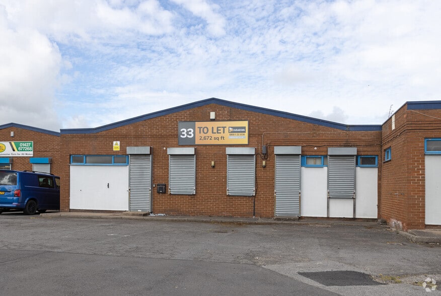 Corringham Rd, Gainsborough to rent - Building Photo - Image 3 of 6
