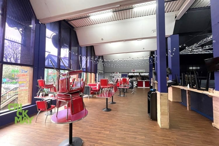 Albion Way, Horsham to rent Interior Photo- Image 1 of 8