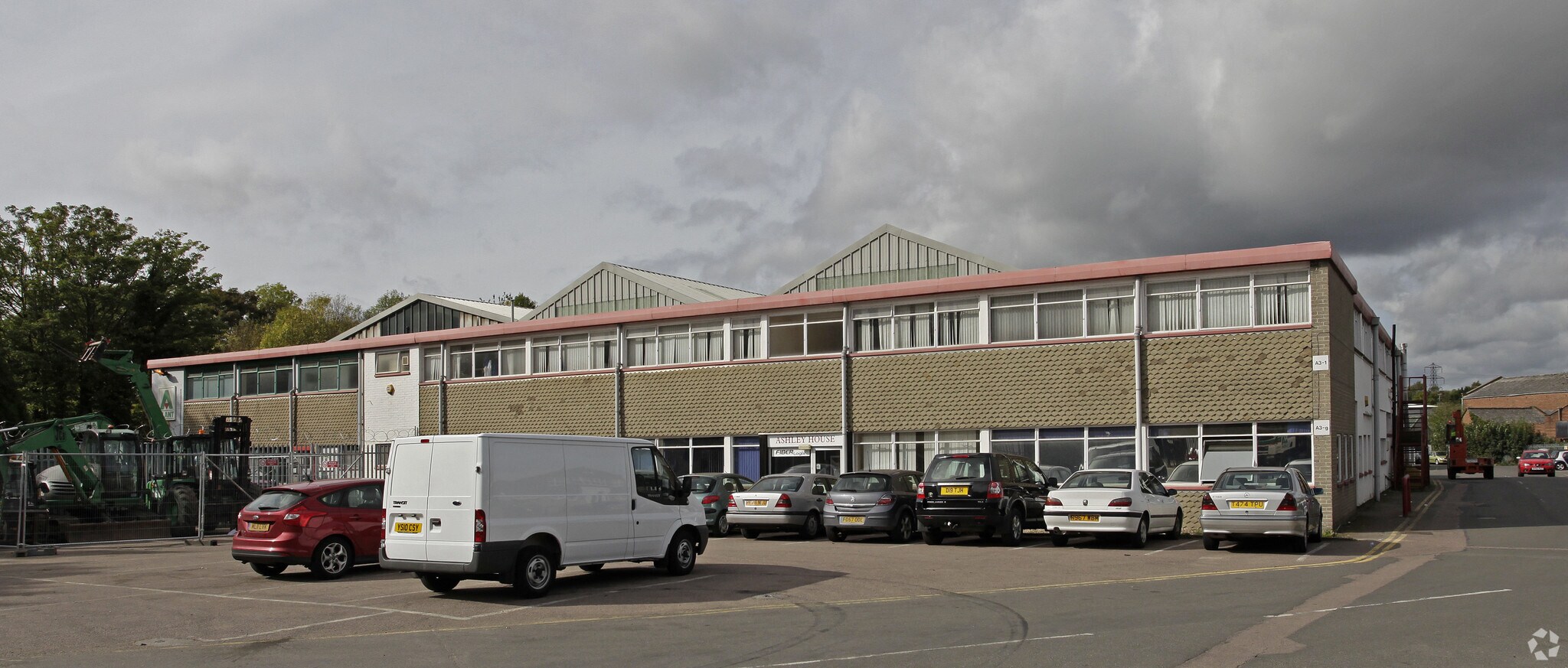 Tolpits Ln, Watford to rent Primary Photo- Image 1 of 21