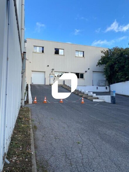Light Industrial in Bagnolet to rent - Building Photo - Image 3 of 24