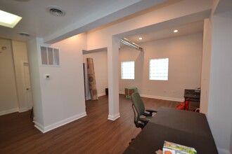 4178 W Montrose Ave, Chicago, IL for rent Interior Photo- Image 2 of 2