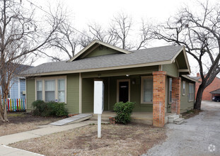 1014 N Elm St, Denton, TX for rent Primary Photo- Image 1 of 12