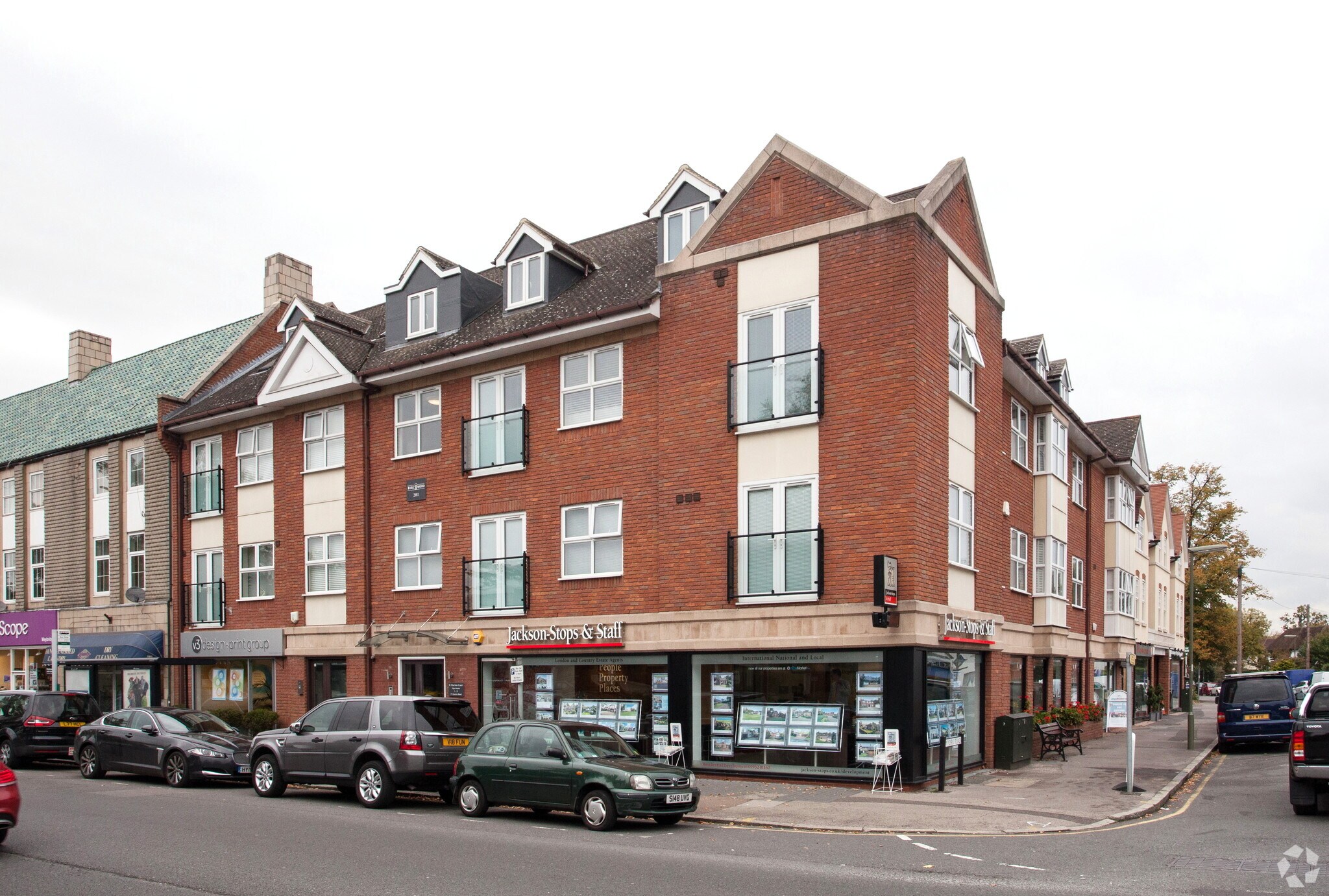 37 Queens Rd, Weybridge for sale Primary Photo- Image 1 of 1