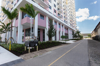 201 17th St, Saint Petersburg, FL for rent Building Photo- Image 1 of 14