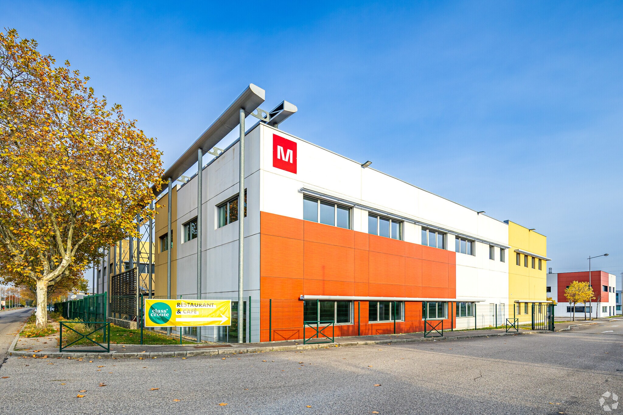 Light Industrial in Saint-Priest to rent Primary Photo- Image 1 of 3