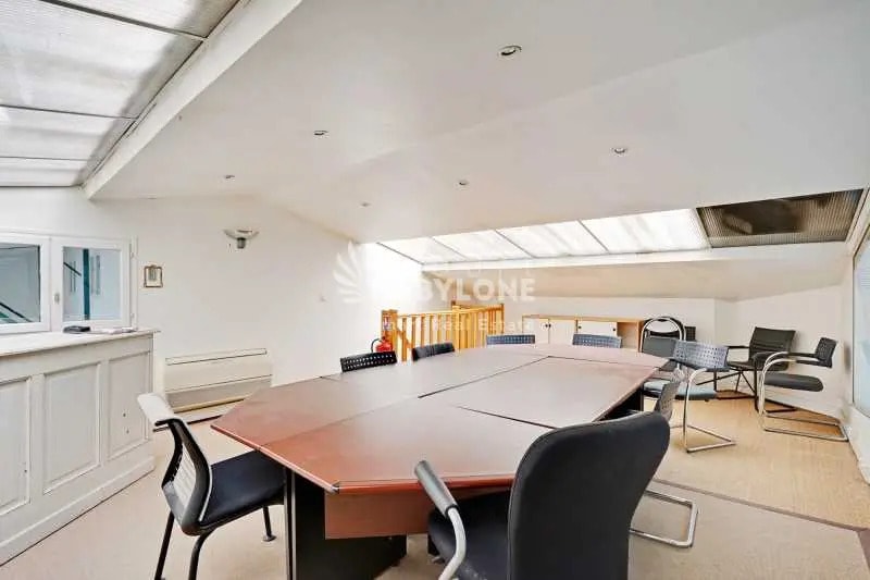 15 Rue Pitois, Puteaux to rent - Interior Photo - Image 1 of 11