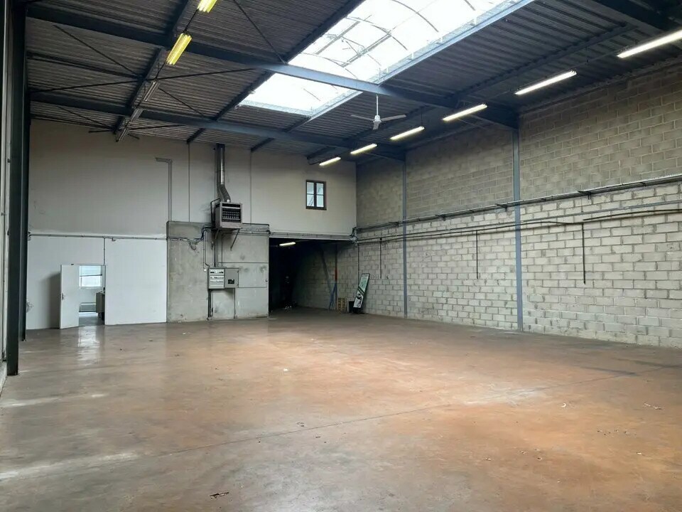 Light Industrial in Villejuif to rent Building Photo- Image 1 of 5