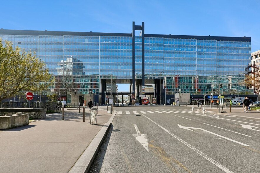 6-20 Esplanade Charles De Gaulle, Nanterre to rent - Building Photo - Image 2 of 10