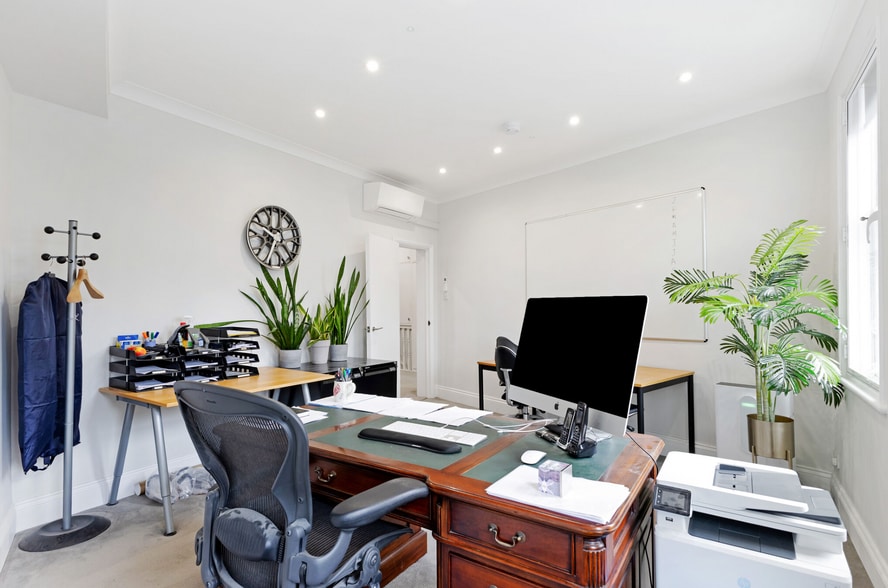 78 High St, London to rent - Interior Photo - Image 3 of 6