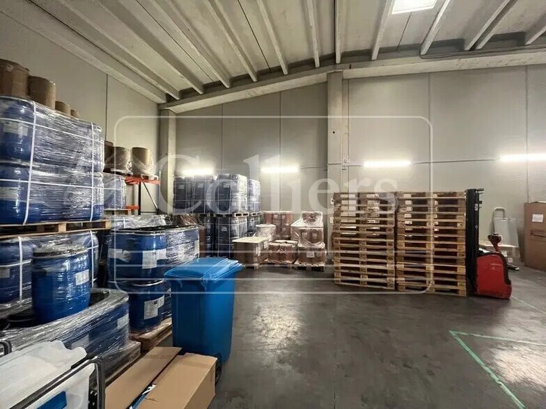 Office in Vitrolles to rent - Interior Photo - Image 2 of 6