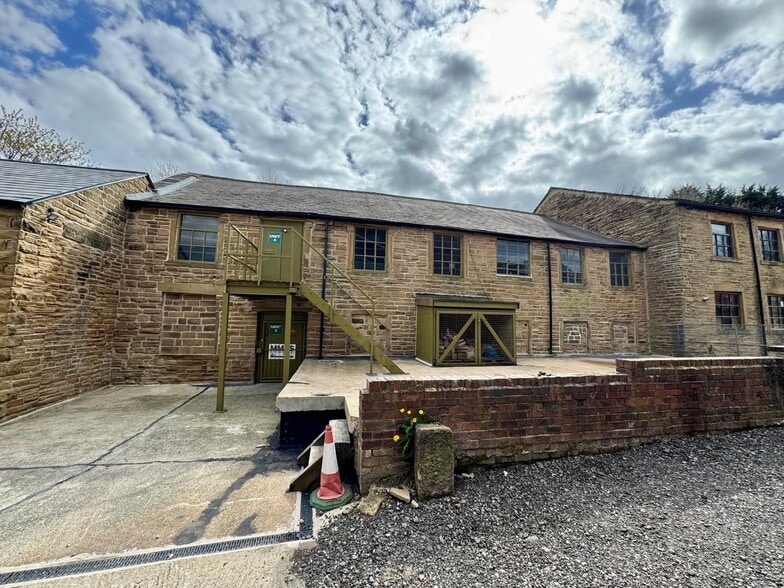 New Bank St, Morley to rent - Primary Photo - Image 1 of 1