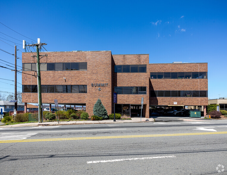 5 Summit Ave, Hackensack, NJ for rent - Building Photo - Image 1 of 2