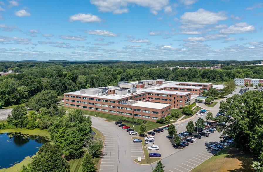 300 Baker Ave, Concord, MA for rent - Building Photo - Image 2 of 7