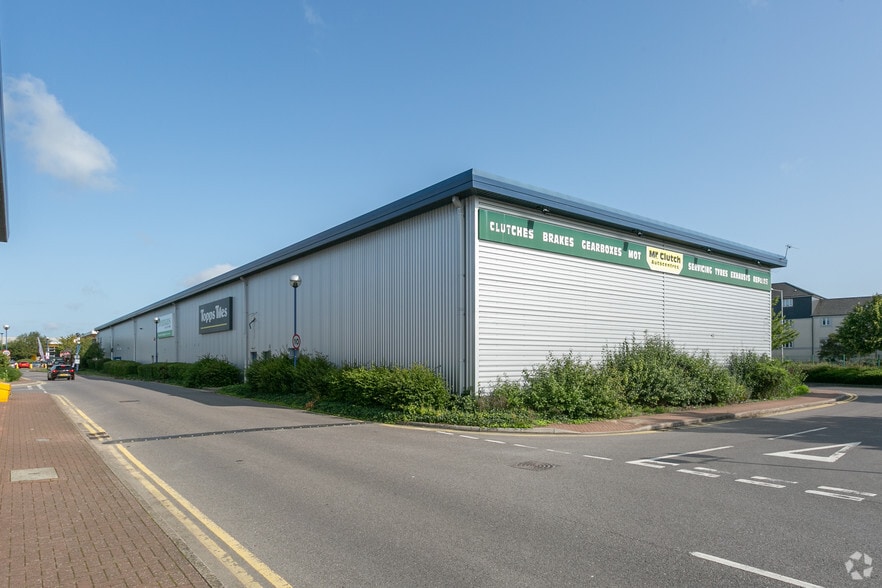 Hobley Dr, Swindon to rent - Building Photo - Image 2 of 2