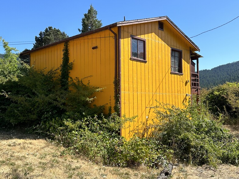 12972 Avenue of the Giants St, Myers Flat, CA for sale - Primary Photo - Image 1 of 3